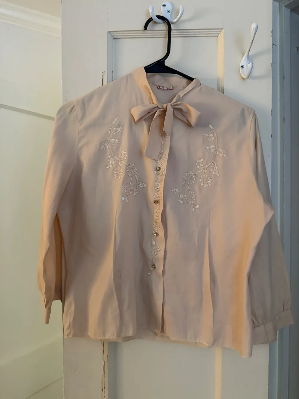 80s Embroidered Bow Top photo 1