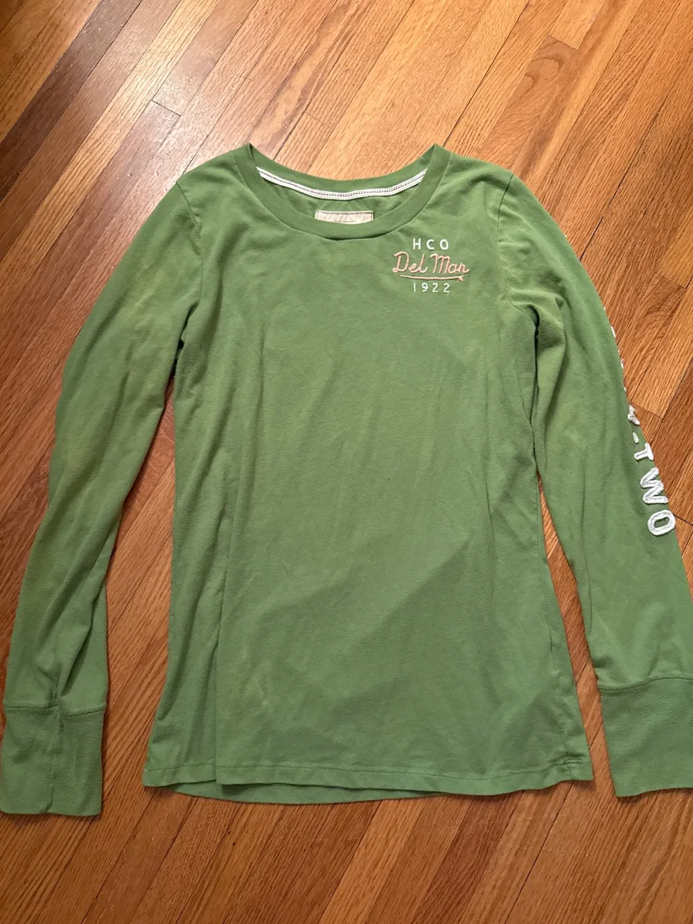 2000s Hollister Long-Sleeve photo 1