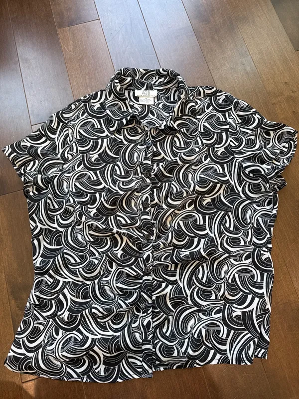 2000s Black & White Swirl Pattern Top