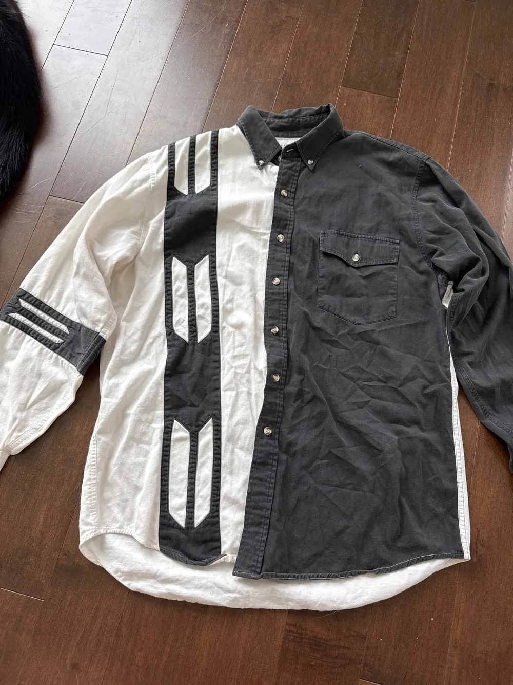 2000s Black & White Men’s Button-Down photo 1