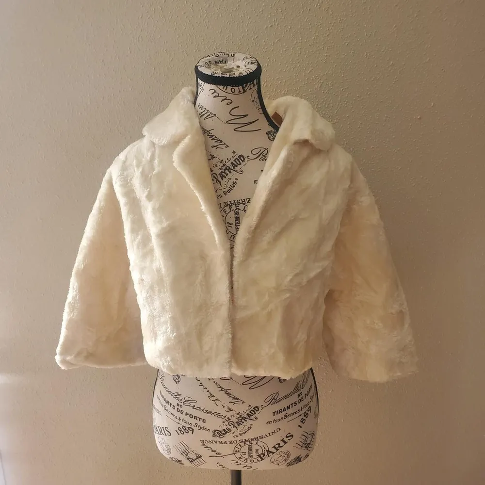 60s White Faux Fur Cropped Jacket photo 1