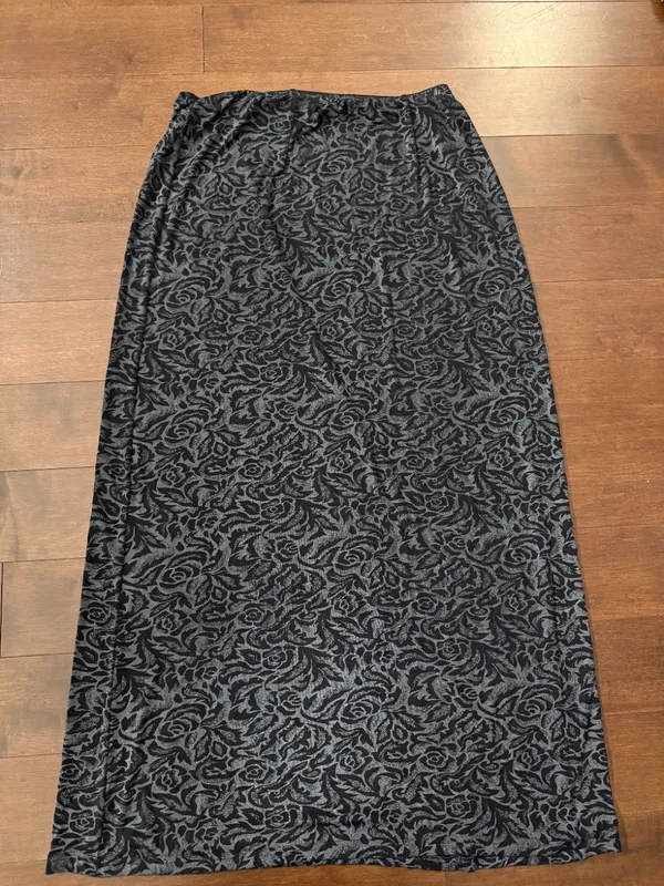 90s Black Rose Skirt