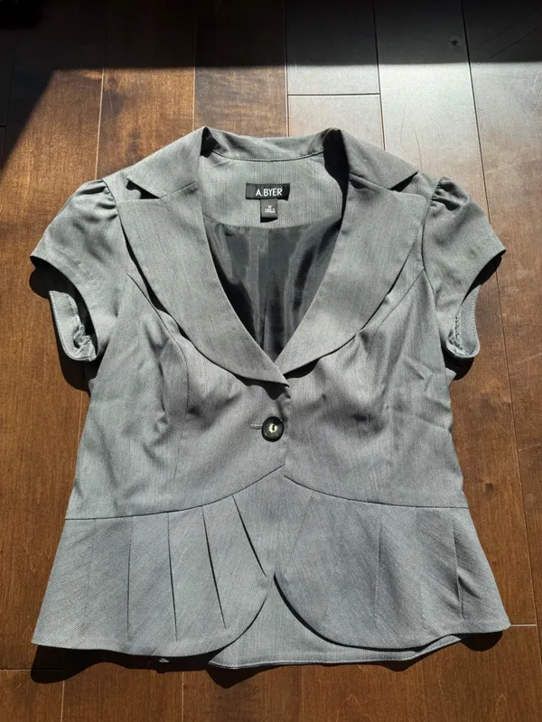 2000s A. Byer Short Sleeve Blazer Top